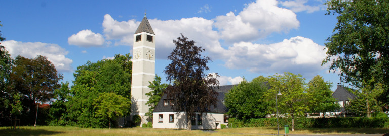 Gemeindehaus und Christuskirche